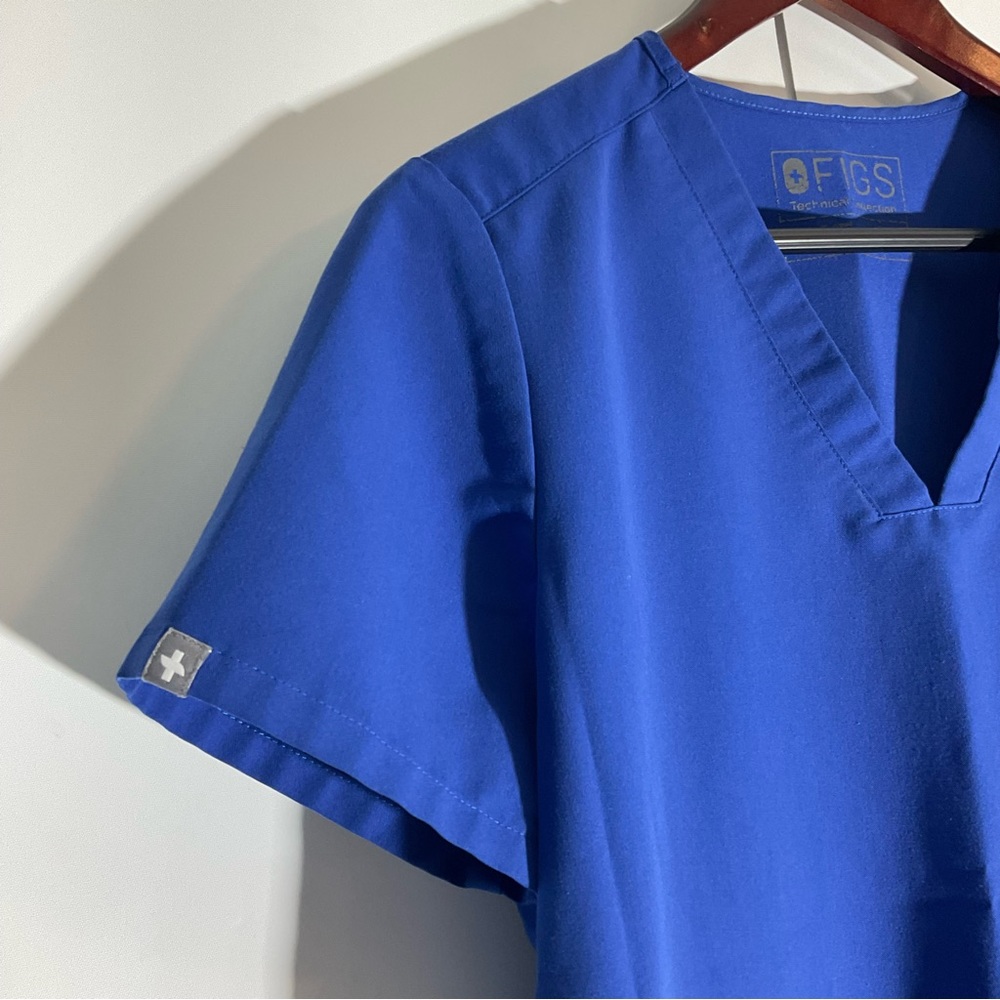 Figs Technical Collection Short Sleeve Pockets V-Neck Scrub Top Slit Sides Sz SM - Picture 5 of 13
